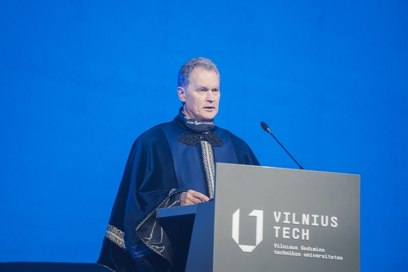Iškilmingoje ceremonijoje inauguruotas VILNIUS TECH rektorius prof. dr. Romualdas Kliukas